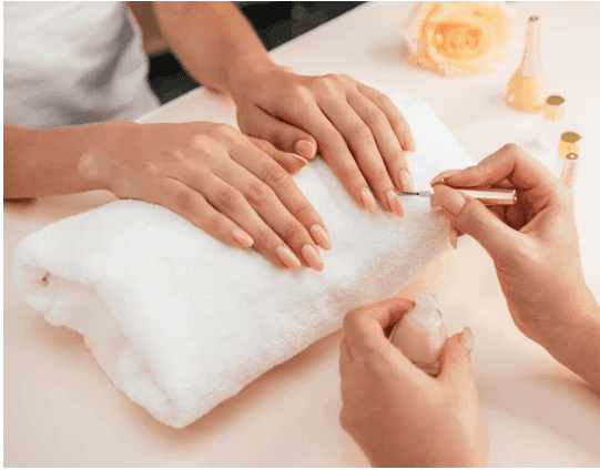 طلاء الاظافر |